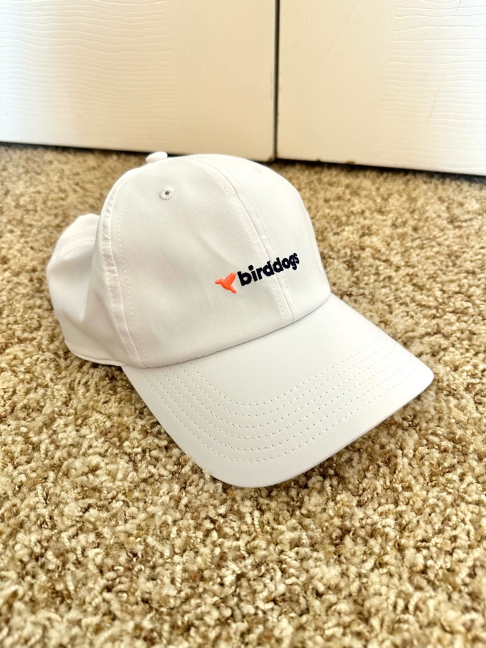 Birddogs Strapback Golf Cap White Adjustable Hat Quick Dry Mens OSFA NEW